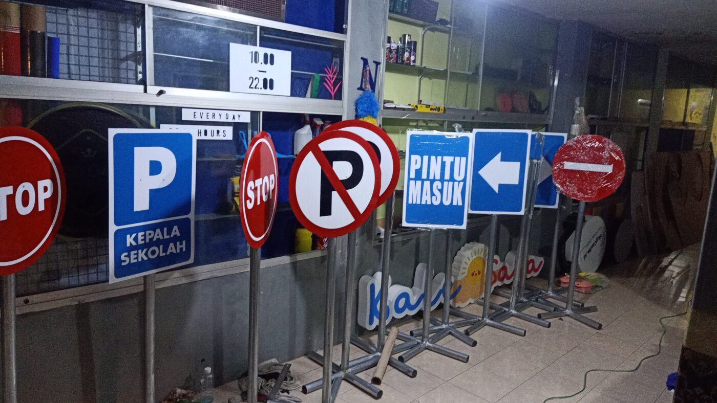 signage manado