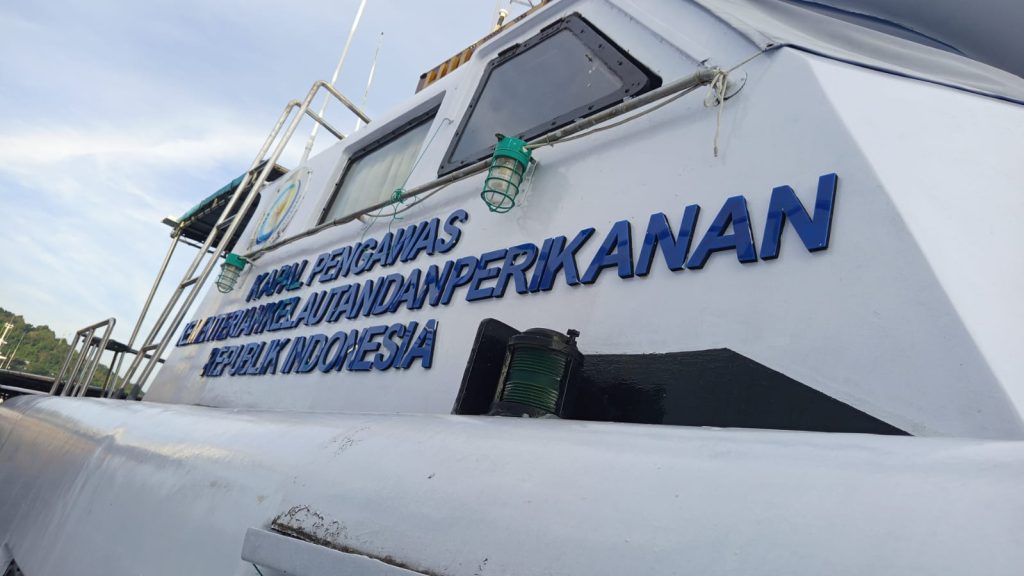 huruf 1 dimensi bahan akrilik spon