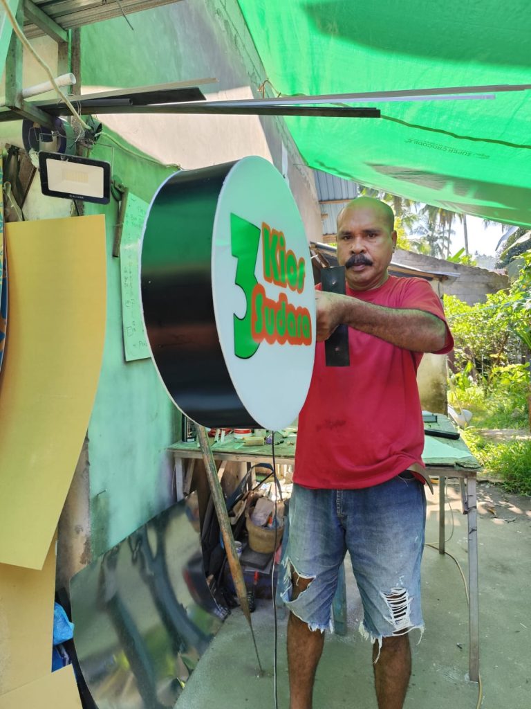 neonbox bulat 40cm bahan akrilik menyala