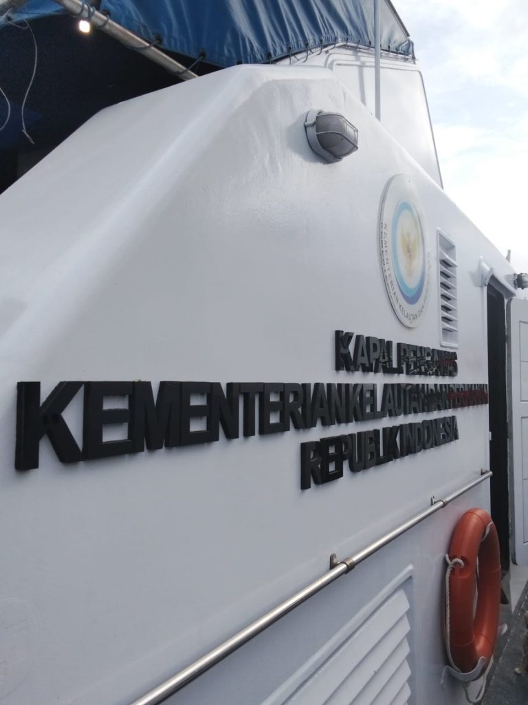 huruf timbul 1 dimensi kapal pengawas