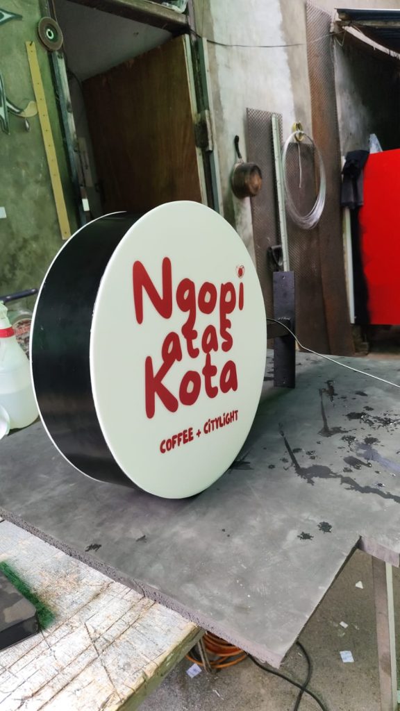neonbox bulat 40cm ngopi atas kota